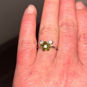 Elegant Silver and Green Gemstone Ring